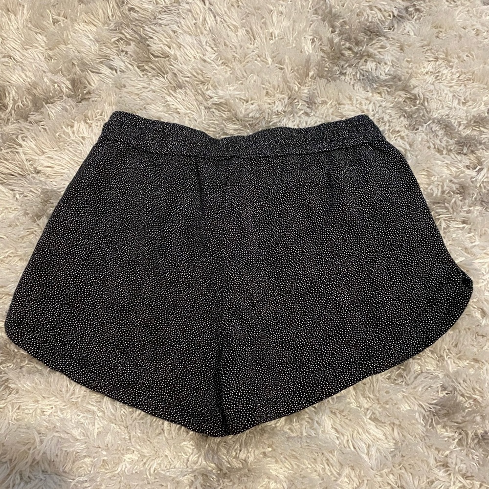 H&M Basic Shorts - Picture 2 of 3
